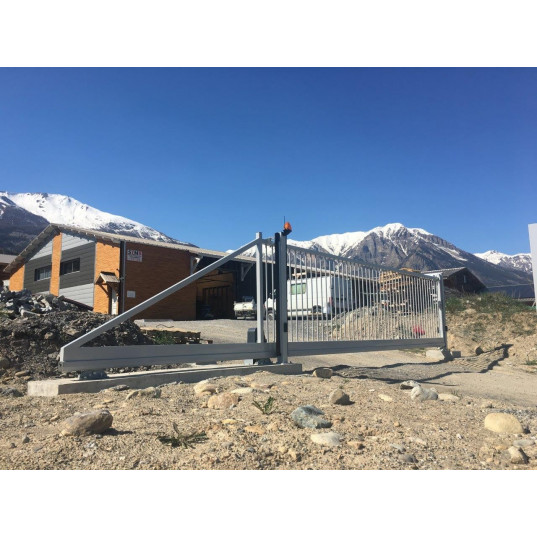 Portail industriel coulissant autoportant 6mx1.5m manuel