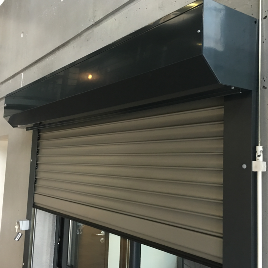 volet de protection pour magasin, lame acier métal, volet roulant sur-mesure