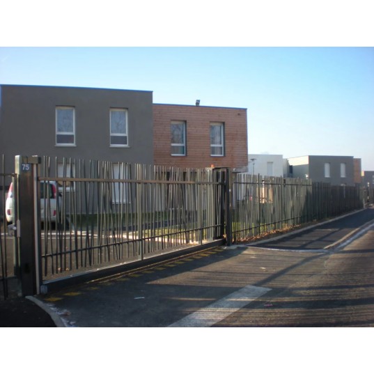 Portail Industriel Coulissant Galvanisé Plastifié L4000 H1250 Bambou Manuel Bambou