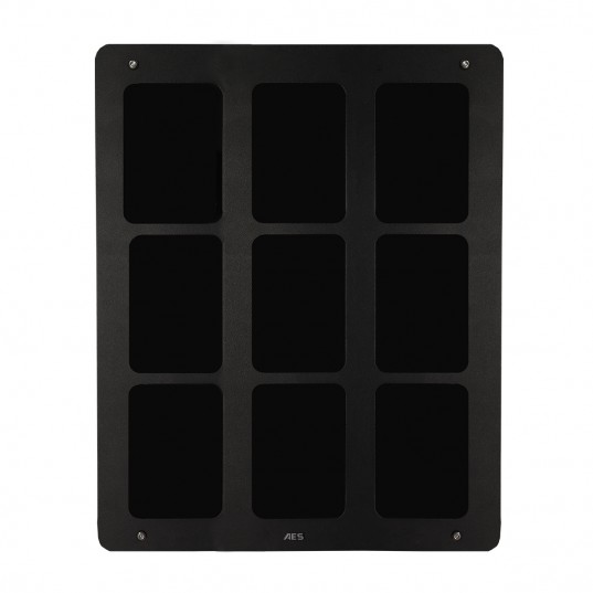 Boîte arrière encastrée et plaque de montage assemblées avec modules trois par trois